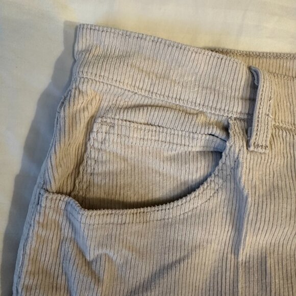 Levis 70's High Rise Flare Corduroy Jeans - Picture 3 of 10